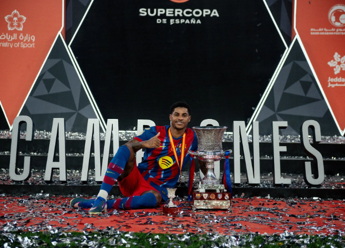 江南体育app-1亿欧到3000万欧!昔日曼联太子陨落,降薪留巴萨,也不回曼联|巴塞罗那|马库斯·拉什福德|拉什福德|贝克汉姆|球员_新浪体育_新浪新闻