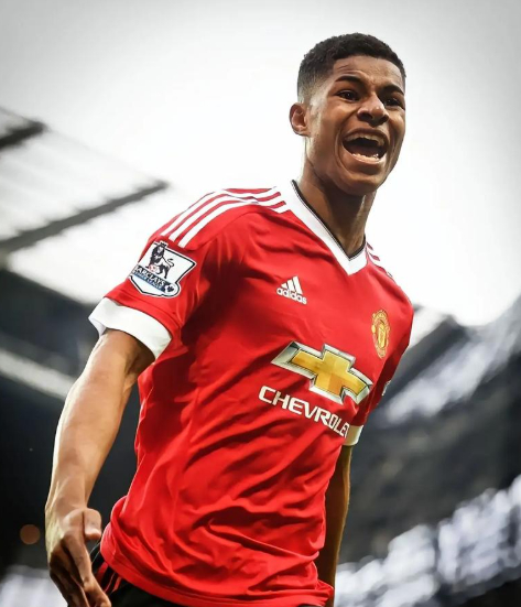 江南体育app-1亿欧到3000万欧!昔日曼联太子陨落,降薪留巴萨,也不回曼联|巴塞罗那|马库斯·拉什福德|拉什福德|贝克汉姆|球员_新浪体育_新浪新闻