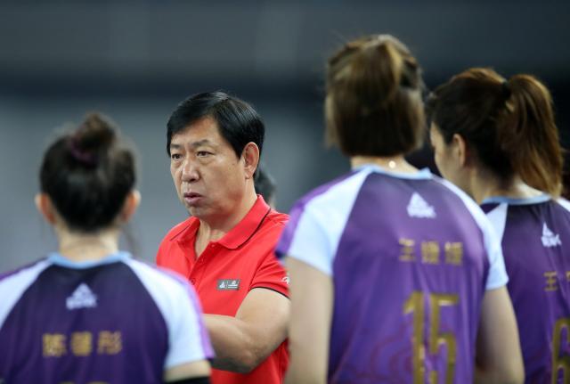 江南体育官网-谁将接替郎平执掌中国女排？两人概率高却仍存软肋