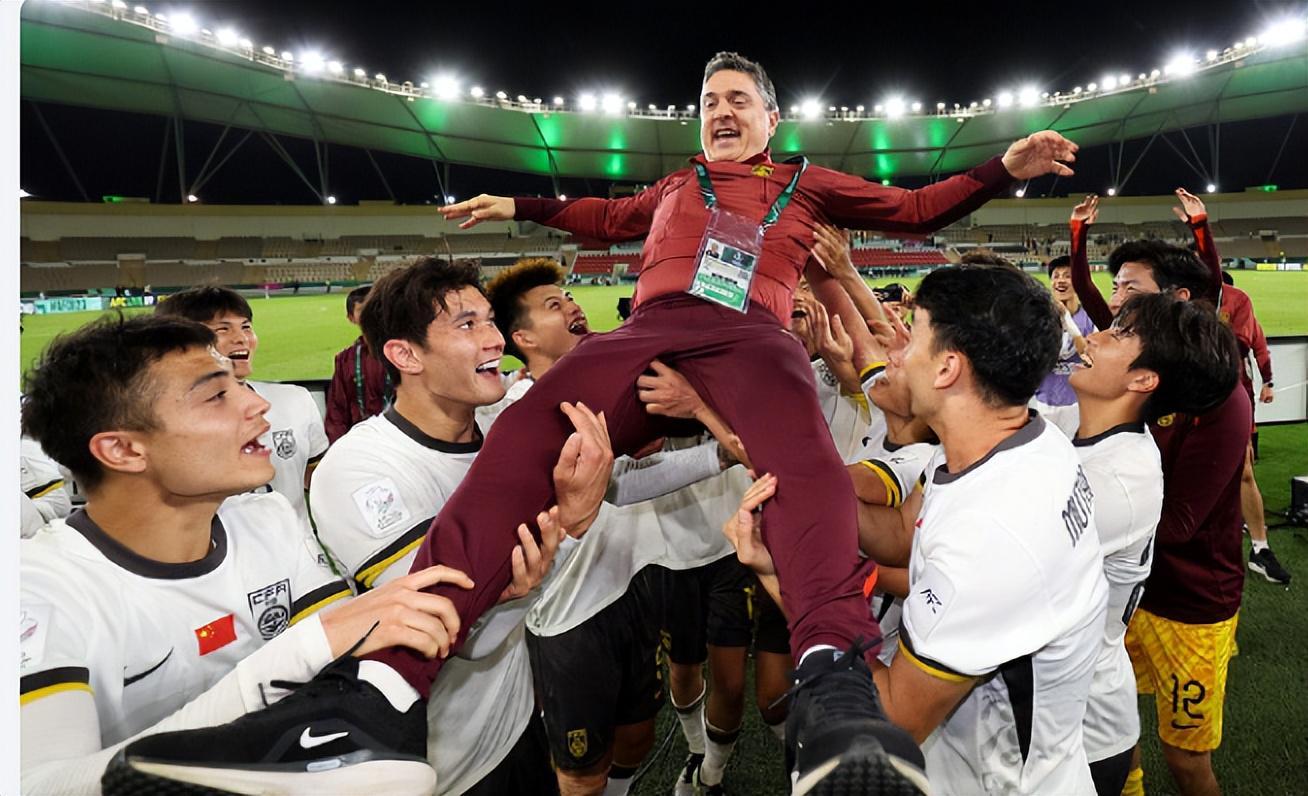 西班牙教头+U20班底冲奥运，这次中国男足能摆脱&amp;quot;换帅死循环&amp;quot;吗？